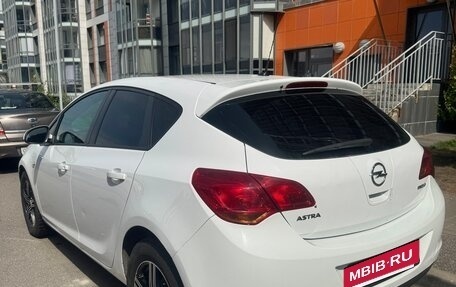 Opel Astra J, 2011 год, 600 000 рублей, 4 фотография