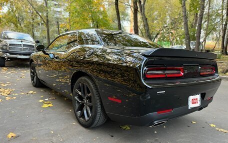 Dodge Challenger III рестайлинг 2, 2022 год, 5 000 000 рублей, 10 фотография