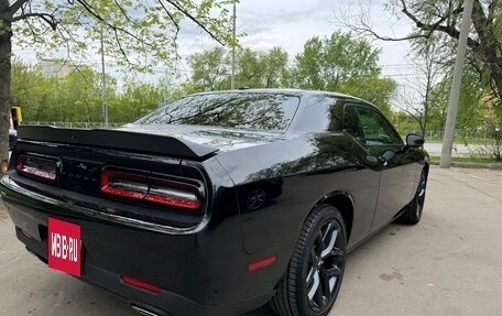 Dodge Challenger III рестайлинг 2, 2022 год, 5 000 000 рублей, 16 фотография