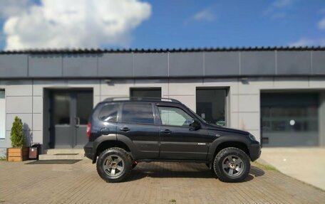 Chevrolet Niva I рестайлинг, 2018 год, 710 000 рублей, 4 фотография
