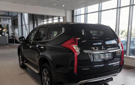 Mitsubishi Pajero Sport III рестайлинг, 2017 год, 2 410 000 рублей, 8 фотография