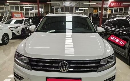 Volkswagen Tiguan II, 2021 год, 1 700 000 рублей, 2 фотография