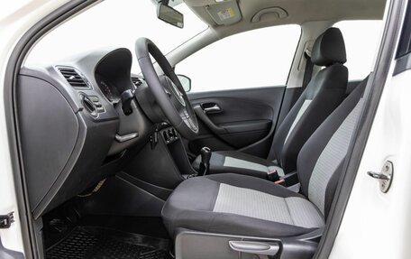 Volkswagen Polo VI (EU Market), 2013 год, 898 000 рублей, 29 фотография