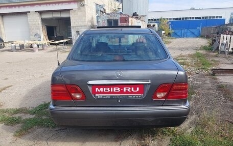 Mercedes-Benz E-Класс, 1996 год, 540 000 рублей, 3 фотография