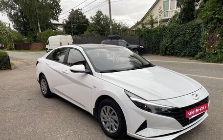 Hyundai Elantra, 2021 год, 1 700 000 рублей, 3 фотография