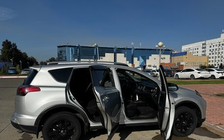 Toyota RAV4, 2017 год, 2 950 000 рублей, 5 фотография