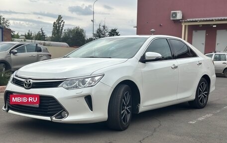 Toyota Camry, 2017 год, 2 000 000 рублей, 2 фотография
