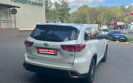 Toyota Highlander III, 2017 год, 3 900 000 рублей, 4 фотография