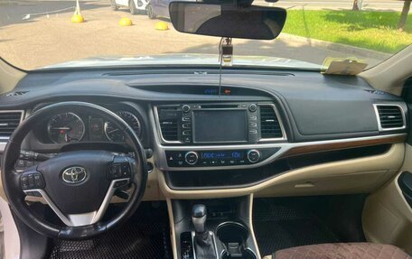 Toyota Highlander III, 2017 год, 3 900 000 рублей, 10 фотография