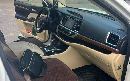 Toyota Highlander III, 2017 год, 3 900 000 рублей, 7 фотография