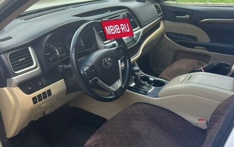 Toyota Highlander III, 2017 год, 3 900 000 рублей, 6 фотография