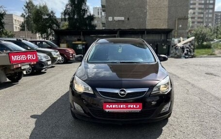 Opel Astra J, 2012 год, 630 000 рублей, 1 фотография