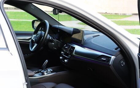 BMW 5 серия, 2022 год, 6 057 000 рублей, 9 фотография