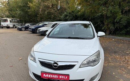 Opel Astra J, 2012 год, 600 000 рублей, 1 фотография