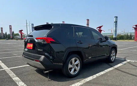 Toyota RAV4, 2021 год, 2 300 000 рублей, 4 фотография