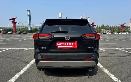 Toyota RAV4, 2021 год, 2 300 000 рублей, 5 фотография