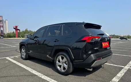 Toyota RAV4, 2021 год, 2 300 000 рублей, 6 фотография