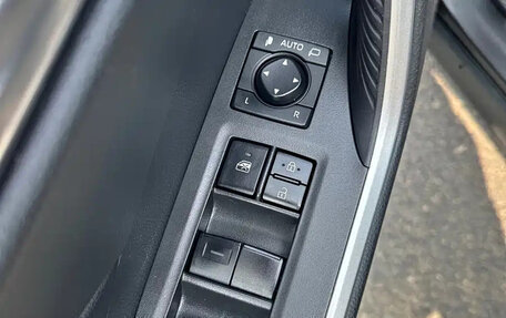 Toyota RAV4, 2021 год, 2 300 000 рублей, 16 фотография
