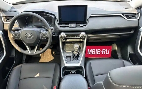 Toyota RAV4, 2021 год, 2 300 000 рублей, 8 фотография