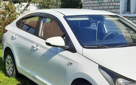 Hyundai Solaris II рестайлинг, 2018 год, 875 000 рублей, 3 фотография