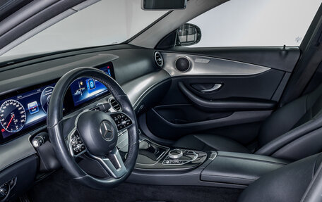 Mercedes-Benz E-Класс, 2019 год, 3 700 000 рублей, 10 фотография