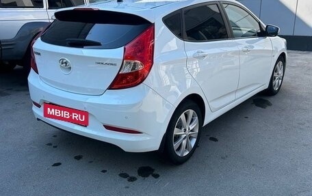Hyundai Solaris II рестайлинг, 2015 год, 1 000 000 рублей, 10 фотография