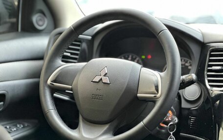 Mitsubishi Outlander III рестайлинг 3, 2015 год, 1 550 000 рублей, 26 фотография