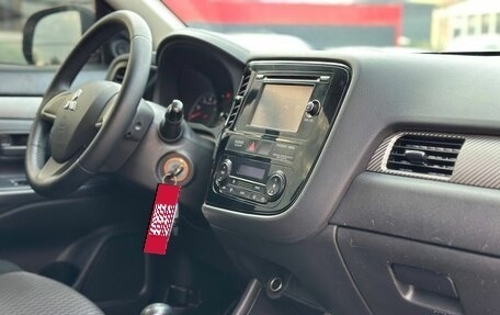Mitsubishi Outlander III рестайлинг 3, 2015 год, 1 550 000 рублей, 25 фотография