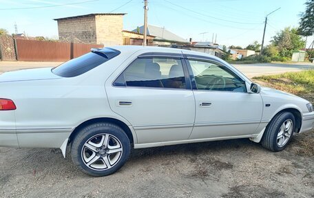Toyota Camry, 2000 год, 550 000 рублей, 4 фотография
