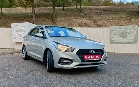 Hyundai Solaris II рестайлинг, 2019 год, 2 000 000 рублей, 2 фотография