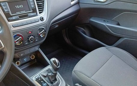 Hyundai Solaris II рестайлинг, 2019 год, 2 000 000 рублей, 12 фотография