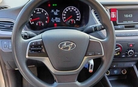 Hyundai Solaris II рестайлинг, 2019 год, 2 000 000 рублей, 21 фотография