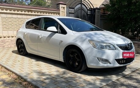 Opel Astra J, 2012 год, 670 000 рублей, 2 фотография