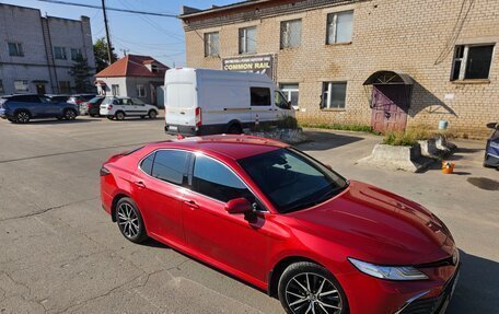 Toyota Camry, 2021 год, 3 300 000 рублей, 3 фотография