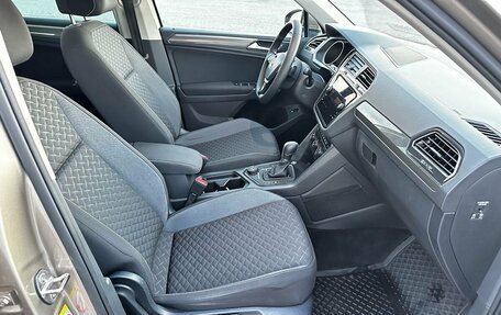 Volkswagen Tiguan II, 2018 год, 2 400 000 рублей, 21 фотография