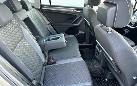 Volkswagen Tiguan II, 2018 год, 2 400 000 рублей, 26 фотография