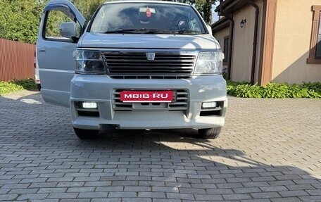 Nissan Elgrand I, 2001 год, 1 400 000 рублей, 1 фотография