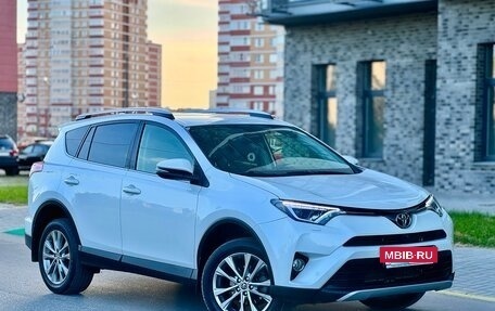Toyota RAV4, 2015 год, 2 250 000 рублей, 3 фотография