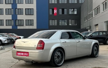 Chrysler 300C II, 2006 год, 550 000 рублей, 3 фотография