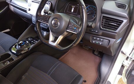 Nissan Leaf II, 2017 год, 1 490 000 рублей, 10 фотография