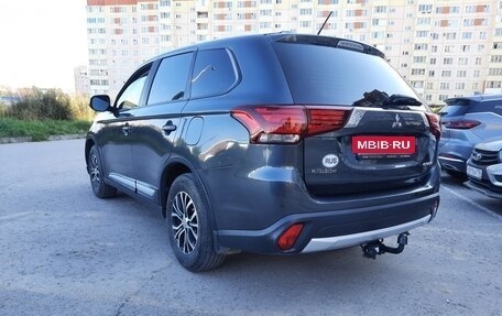 Mitsubishi Outlander III рестайлинг 3, 2016 год, 1 350 000 рублей, 4 фотография