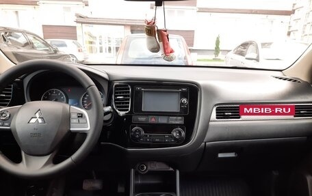 Mitsubishi Outlander III рестайлинг 3, 2016 год, 1 350 000 рублей, 5 фотография