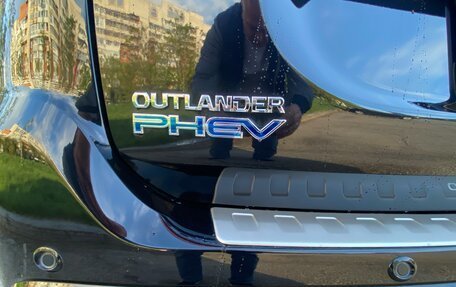 Mitsubishi Outlander III рестайлинг 3, 2017 год, 2 600 000 рублей, 10 фотография