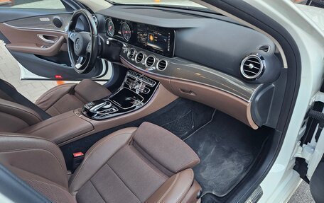 Mercedes-Benz E-Класс, 2018 год, 2 800 000 рублей, 10 фотография