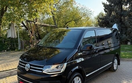 Volkswagen Caravelle T6 рестайлинг, 2018 год, 2 790 000 рублей, 1 фотография