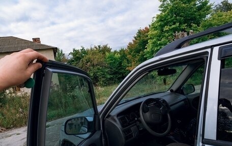 Chevrolet Tracker II, 2001 год, 410 000 рублей, 1 фотография
