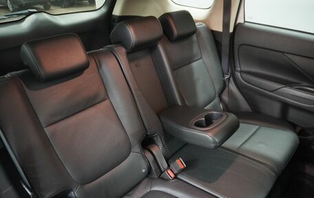 Mitsubishi Outlander III рестайлинг 3, 2014 год, 1 320 000 рублей, 14 фотография