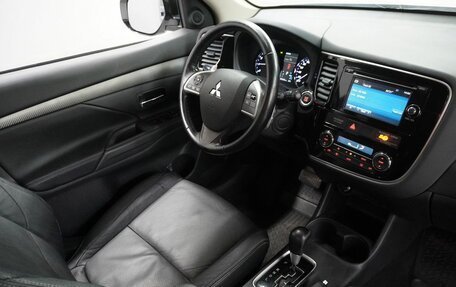 Mitsubishi Outlander III рестайлинг 3, 2014 год, 1 320 000 рублей, 11 фотография