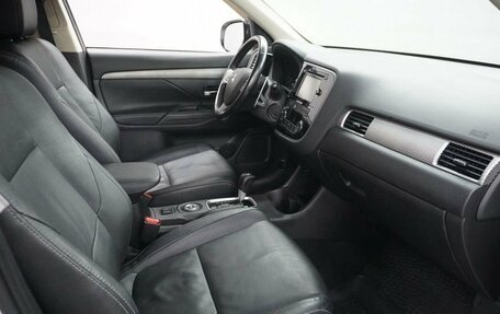 Mitsubishi Outlander III рестайлинг 3, 2014 год, 1 320 000 рублей, 10 фотография