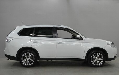 Mitsubishi Outlander III рестайлинг 3, 2014 год, 1 320 000 рублей, 4 фотография